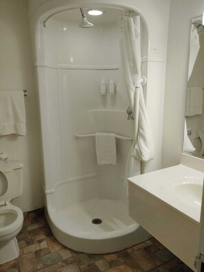 Dusche, Handtücher, Seife, Shampoo