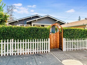 Property grounds - Serene and Inviting SLO Getaway, Steps to Downtown San Luis Obispo (San Luis Obispo)