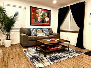 Smart TV - House of Gems Relax & Unwind Beautiful Atlanta Home for Families & Groups (Atlanta)