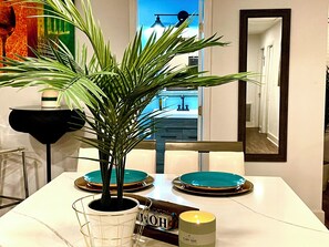 Dining - House of Gems Relax & Unwind Beautiful Atlanta Home for Families & Groups (Atlanta)