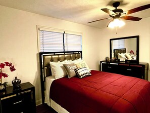 3 bedrooms, iron/ironing board, free WiFi, bed sheets - House of Gems Relax & Unwind Beautiful Atlanta Home for Families & Groups (Atlanta)