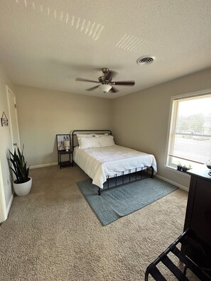 2 Schlafzimmer, Bügeleisen/Bügelbrett, kostenloses WLAN, Bettwäsche
