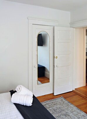 2 chambres, fer et planche à repasser, Wi-Fi, draps fournis