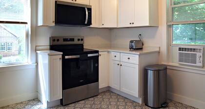 Old Willow Bay : Coastal Victorian 2BR in Salem