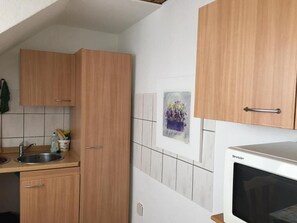 Private kitchen - TRADE FAIR DÜSSELDORF APARTMENT (Duisburg)