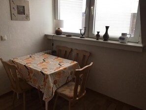 Dining - TRADE FAIR DÜSSELDORF APARTMENT (Duisburg)