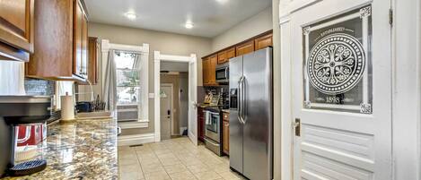 Coffee/tea maker, fridge, microwave, oven
