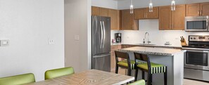 Private kitchen - Deluxe One-bedroom apartment in Austin for ACL, 10/9-10/12 (Austin)