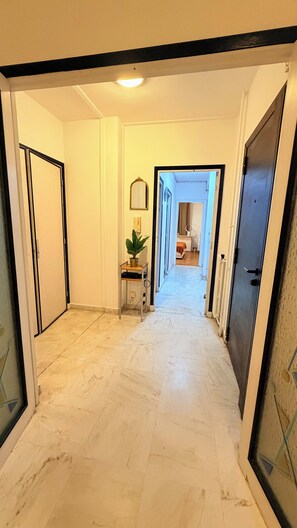 Interior - Sea view from the Promenade des Anglais, 180° balcony, sleeps 4 (Nice)