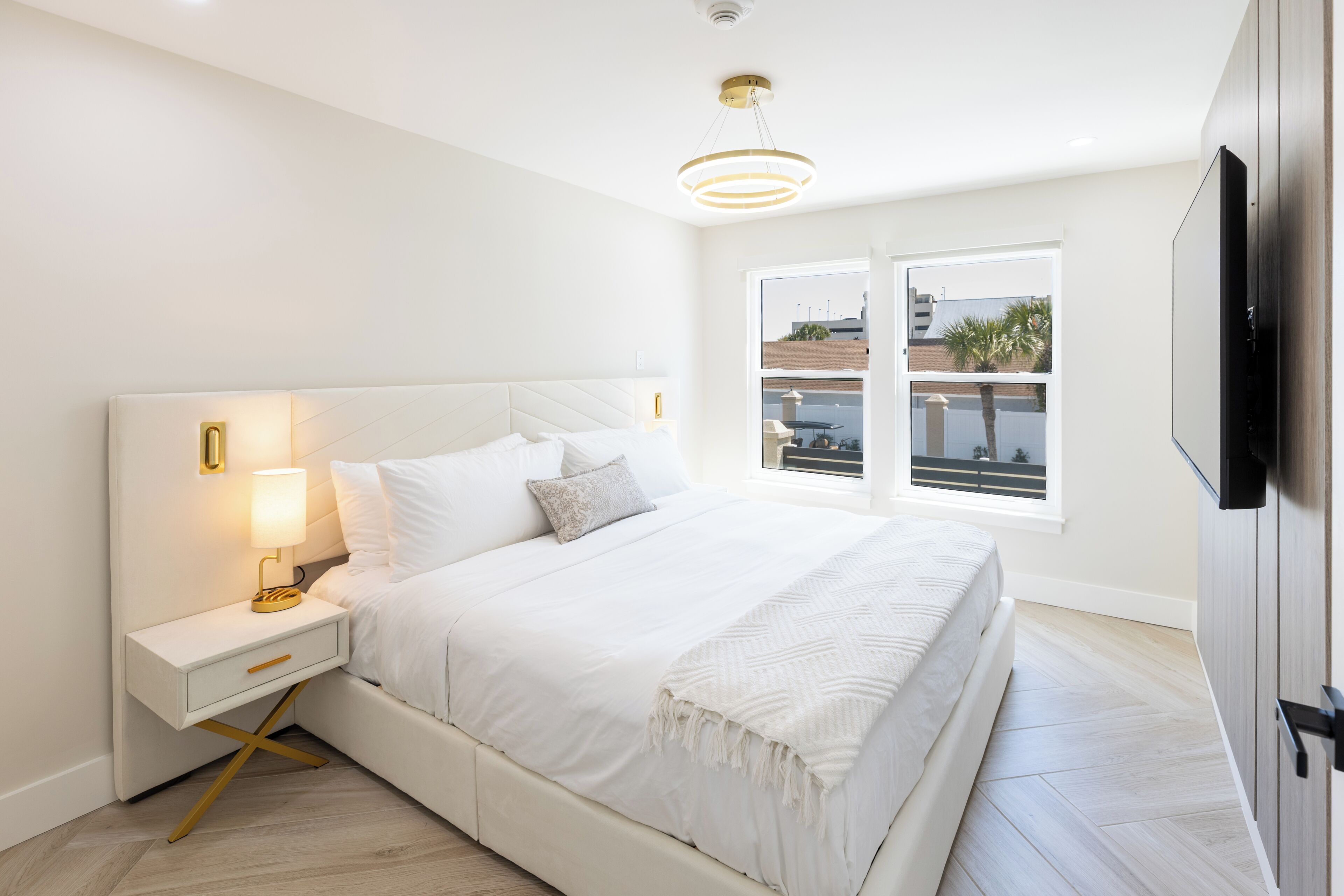 Design Apartment, 1 Bedroom, Kitchen, Partial Ocean View | Laptop workspace, blackout drapes, iron/ironing board, WiFi (free)