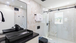 Design Apartment, 1 Bedroom, Kitchen, Partial Ocean View | Bathroom