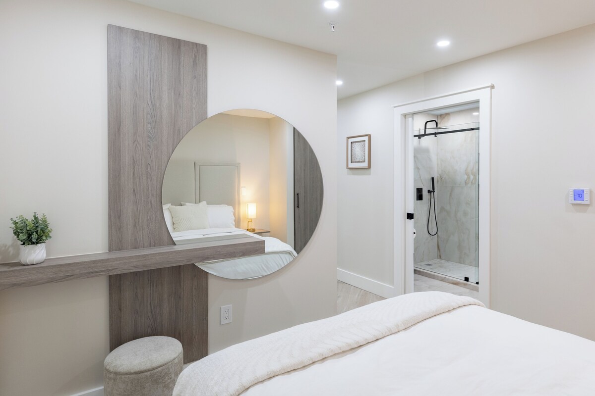 Superior Apartment, 1 Bedroom, Kitchen, City View | Laptop workspace, blackout drapes, iron/ironing board, WiFi (free)