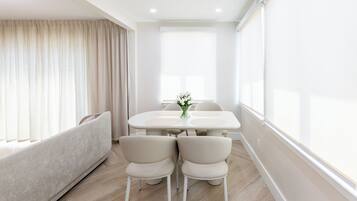 Design Apartment, 1 Bedroom, Kitchen, Partial Ocean View | Dining