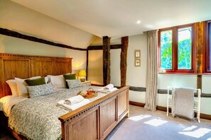 Room - Maggie Thaxted Barn Collection
Beautiful 4-bedroom Barn-ideal Countryside escape (Thaxted)