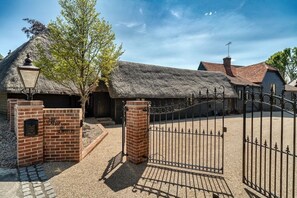 Exterior - Maggie Thaxted Barn Collection
Beautiful 4-bedroom Barn-ideal Countryside escape (Thaxted)