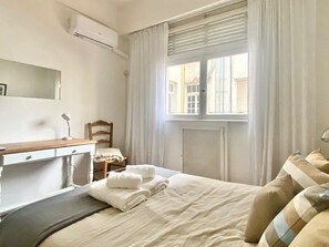 A hotel room with a bed, a desk, a chair, and a window with curtains. - 157- Apt. with Great Location for 3 p. in Recoleta (Buenos Aires)