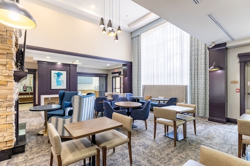 Studio Suite w/ Kitchen, Pool, & Free Breakfast