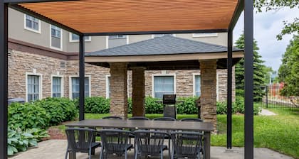 Guelph Studio Suite w/ Kitchen & Free Breakfast