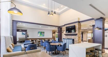 Guelph Studio Suite w/ Kitchen & Free Breakfast