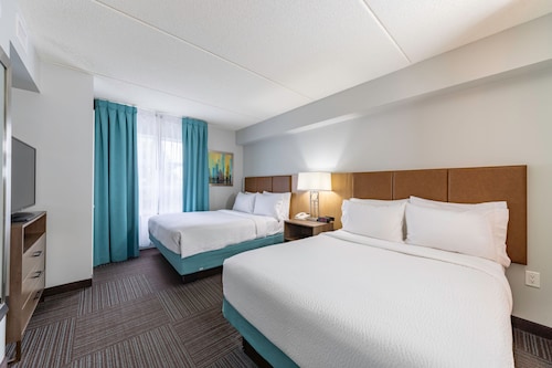 Guelph Suite w/ Full Kitchen | Free Breakfast