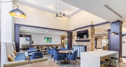 Guelph Suite w/ Full Kitchen | Free Breakfast