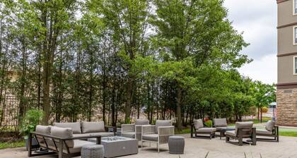 Guelph Suite w/ Full Kitchen | Free Breakfast