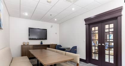 Guelph Suite w/ Full Kitchen | Breakfast Included