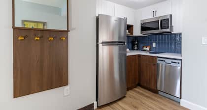 Studio Suite w/ Jetted Tub | Pool + Free Breakfast