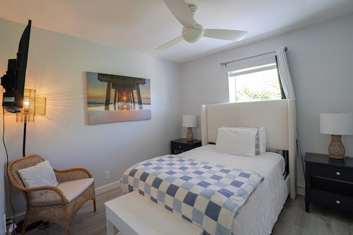 Renovated Coastal Hideaway • 2BR • Minutes to Beach • Private Parking & 65” TV