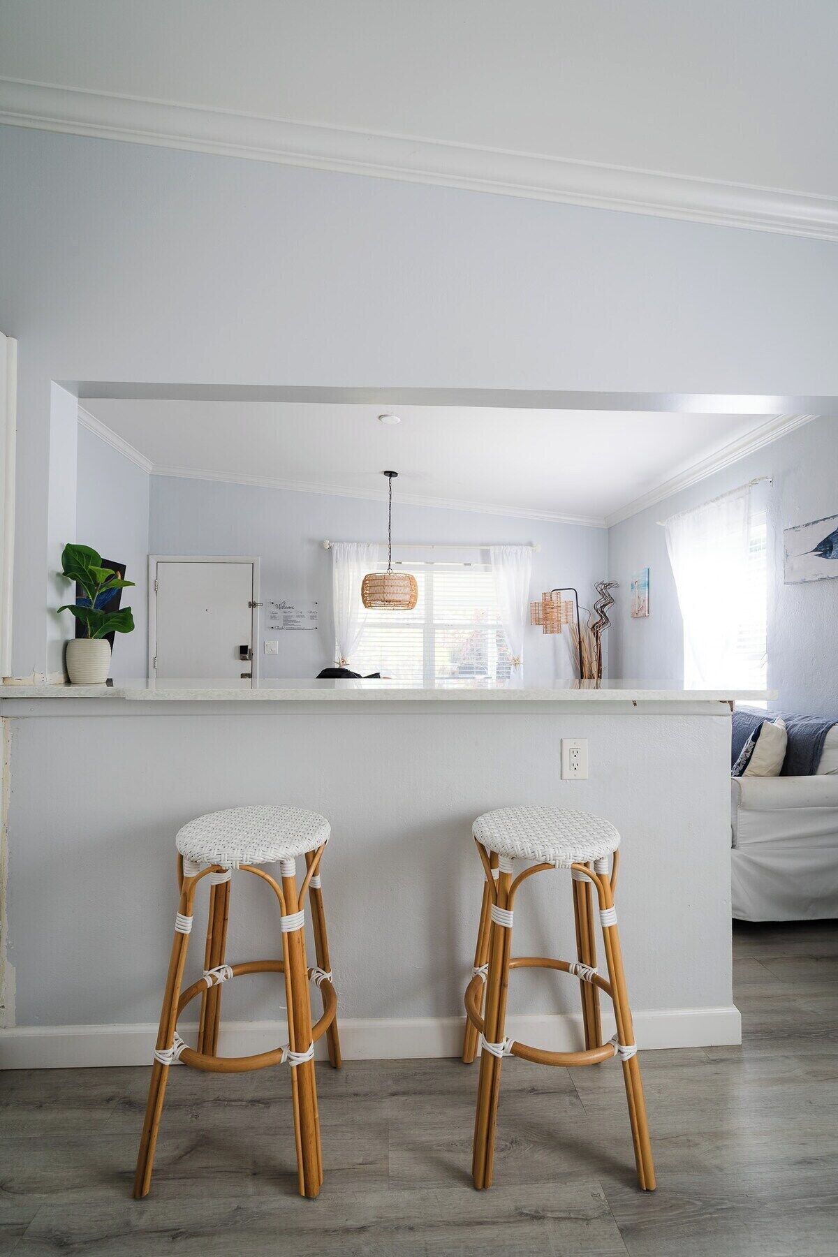 Renovated Coastal Hideaway  2br  Minutes To Beach  Private Parking & 65 Tv - Boynton Beach, FL