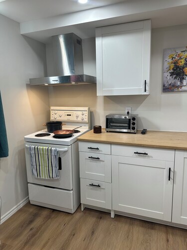 Wonderful studio unit with central AC and separate entrance in Niagara Falls.