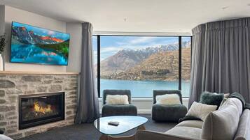 TV, fireplace