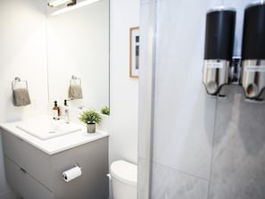 Apartemen, pemandangan gunung | Kamar mandi