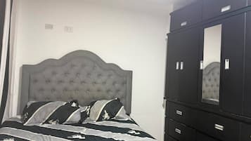 Iron/ironing board, WiFi (free)