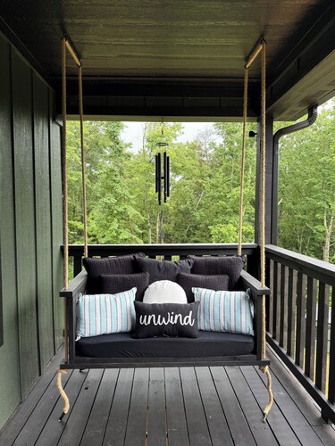 4-bed, 4-bath Mountain Retreat on a wooded lot w/private access to Cherokee Lake
