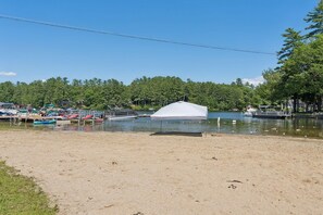 Beach - lake-house on Sebago, 2-bedrooms, full bath, laundry, in charming Casco w/beach! (Casco)