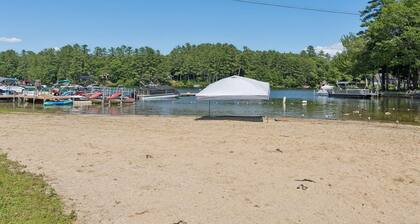 lake-house on Sebago, 2-bedrooms, full bath, laundry, in charming Casco w/beach!