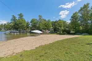 Beach - lake-house on Sebago, 2-bedrooms, full bath, laundry, in charming Casco w/beach! (Casco)