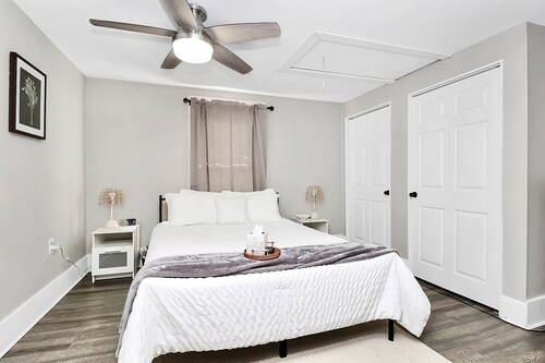Blue Cottage, 2 BR , Workspace + Downtown Kannapolis
