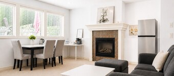 Cozy 1-bedroom, 1-bathroom with spacious living room in Upper Mission, Kelowna