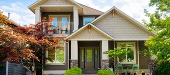 Cozy 1-bedroom, 1-bathroom with spacious living room in Upper Mission, Kelowna