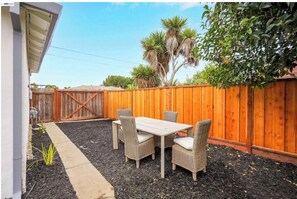 Outdoor dining - 6 Month Rental - Fully Furnished, Newly Renovated 3-bedroom 2 bath, 2 car garage (Hayward)