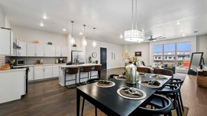 Coffee/tea maker, fridge, microwave, oven - #HabitueHomes - The Griffith's Perch (Boise)