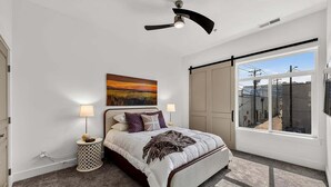 3 bedrooms, iron/ironing board, WiFi (free), bed sheets - #HabitueHomes - The Griffith's Perch (Boise)