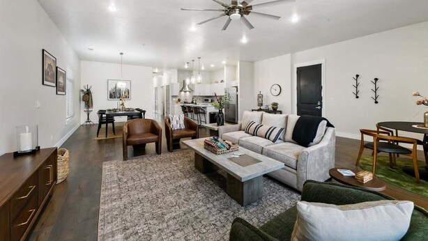 Smart TV, books - #HabitueHomes - The Griffith's Perch (Boise)