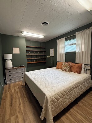 Room - Large Entertainment Multigenerational Family Cozy Retreat (Corunna)