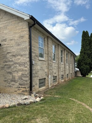 Exterior - Large Entertainment Multigenerational Family Cozy Retreat (Corunna)