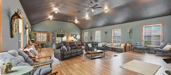 Entertain Multigenerational Family Music Spacious Cozy Retreat Sleeps 22