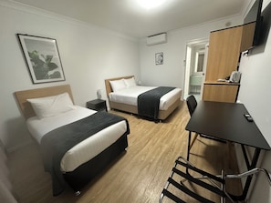 Twin Room | WiFi (free) - Karinga Motel  (Lismore)