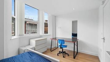 5 habitaciones, tabla de planchar con plancha, wifi y ropa de cama